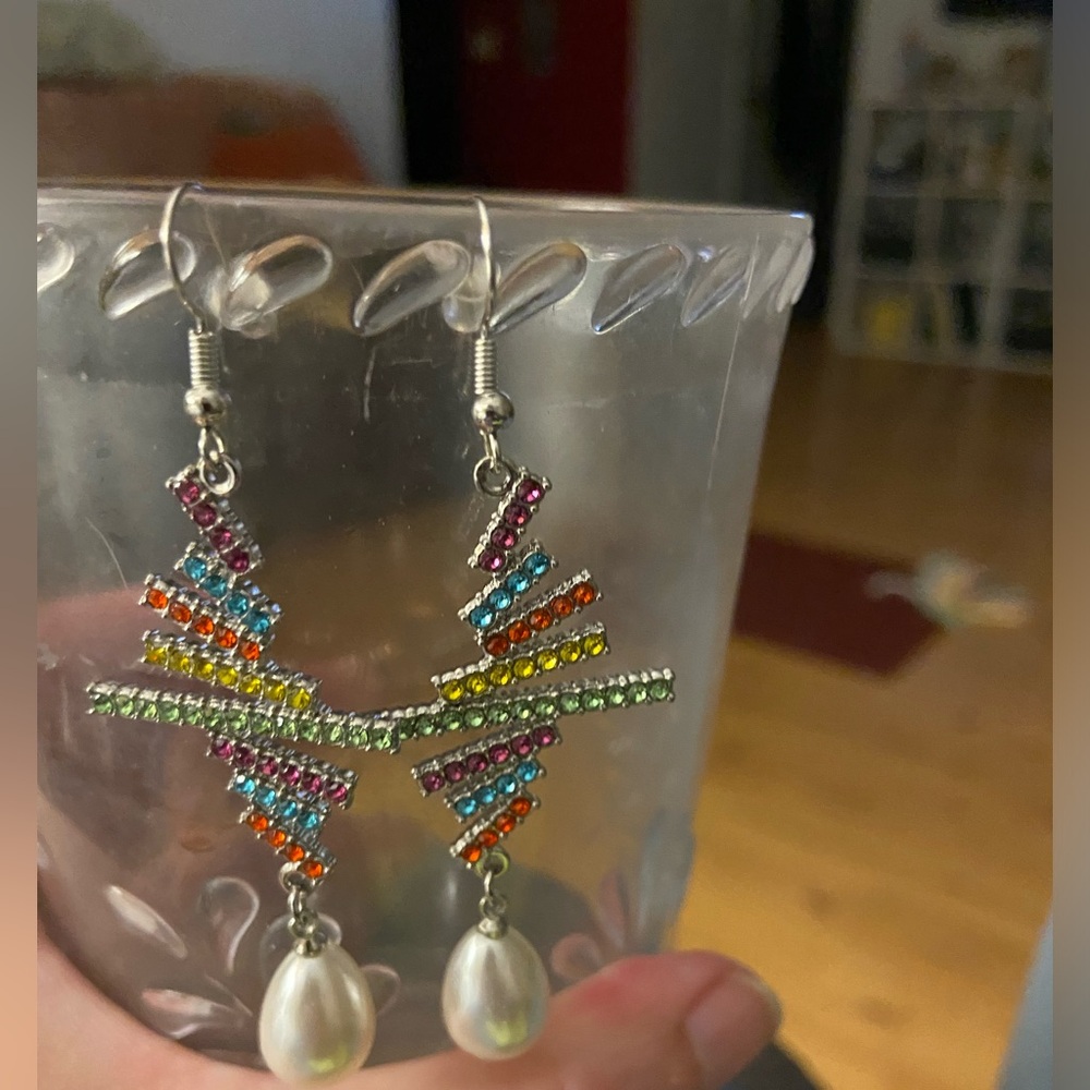 Earrings pierced 2 1/2” dangly multi colored w/ faux pearl